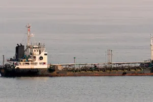 Mỹ nghi ngờ tàu Nga bí mật cung cấp dầu cho Triều Tiên