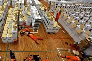 Hé lộ nguyên nhân cái chết của 92 nhân viên kiểm phiếu bầu cử 