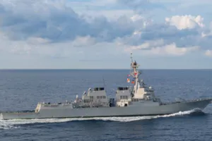 Tàu chiến Mỹ áp sát bãi cạn Scarborough, thách thức Trung Quốc