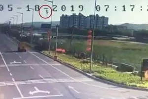 Video: Tiêm kích JH-7 Trung Quốc cắm đầu xuống đất phát nổ