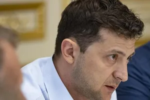 Ông Zelenskiy vừa nhậm chức đã bị đề nghị từ chức