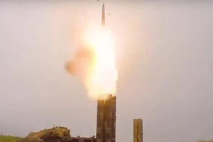 Mỹ 'cực kỳ bực bội' việc Ấn Độ mua S-400, sắp áp trừng phạt