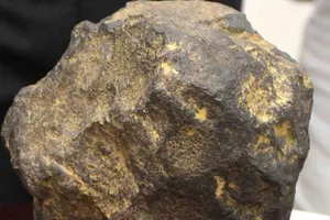 Thiên thạch to bằng quả bóng, nặng 13 kg rơi xuống Ấn Độ