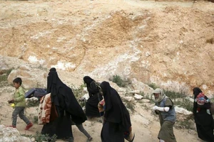 Ông Trump dọa thả 2.500 tay súng IS về lại châu Âu