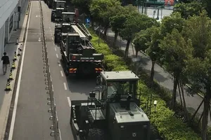Trung Quốc điều hàng chục xe thiết giáp 'sát nách' Hong Kong