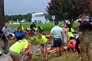 Sét đánh trên sân golf tại giải PGA Tour, 6 người nhập viện