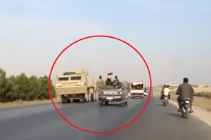 Video: Cuộc gặp 'bất đắc dĩ' giữa binh sĩ Mỹ và quân đội Syria