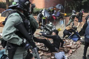 Hong Kong: Cảnh sát tiến vào trường Bách khoa