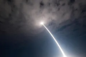 Video: Mỹ phóng tên lửa đạn đạo bay hơn 500 km