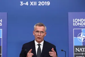 NATO nói nên có quan hệ tốt với Nga, sẵn sàng gặp ông Putin