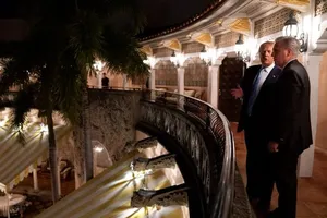 Tổng thống Mỹ Donald Trump tại khu nghỉ dưỡng Mar-a-Lago vào tối 2-1. Ảnh: TWITTER