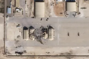 Ảnh vệ tinh cho thấy thiệt hại tại căn cứ Al-Asad của Mỹ tại Tây Iraq sau khi bị Iran nã tên lửa sáng 8-1. Ảnh: AFP