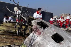 Hiện trường vụ rơi máy bay chở khách của Ukraine sáng 8-1 tại Tehran, Iran. Ảnh: SPUTNIK