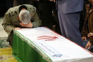 Tướng Ghaani khóc tại đám tang Tướng Soleimani.