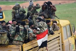 Quân chính phủ Syria hành quân về thị trấn Saraqeb, tỉnh Idlib.