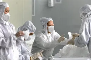 Các chuyên gia thế giới đang ra sức phát triển vaccine chống virus COVID-19.