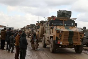 Đoàn xe quân sự Thổ Nhĩ Kỳ đi qua Idlib. Ảnh: AFP