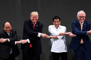 Tổng thống Mỹ Donald Trump (thứ hai từ trái sang) cùng các lãnh đạo ASEAN tại Hội nghị thượng đỉnh ASEAN lần thứ 31 tổ chức tại Philippines tháng 11-2017. Ảnh: GETTY IMAGES