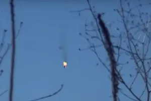 Ảnh cắt từ video máy bay Syria bị bắn rơi hôm 1-3.