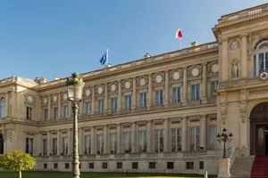 Tòa nhà đại sứ quán Trung Quốc tại Pháp.