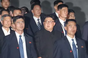Báo Hàn Quốc: Vệ sĩ của ông Kim Jong-un nhiễm COVID-19