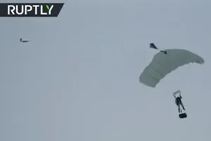 Xem lính nhảy dù Nga nhảy từ độ cao 10 km xuống vùng Bắc Cực