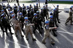 Lực lượng gìn giữ hòa bình của LHQ tuần hành tại Lebanon.