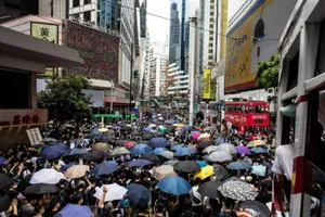 Những người biểu tình tập trung tại quận Causeway Bay của Hong Kong để phản đối kế hoạch áp đặt luật an ninh mới với TP của Trung Quốc. 