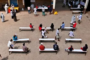 Một khu vực chờ được xét nghiệm COVID-19 tại Ruaraka, Kenya. Ảnh: GETTY IMAGES