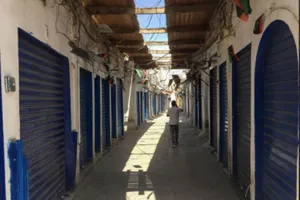 Một con đường vắng vẻ ở Tripoli, Libya giữa mùa dịch COVID-19. Ảnh: REUTERS