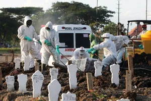 Indonesia báo động tình trạng cướp xác người chết vì COVID-19