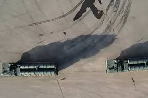 Hệ thống S-400 tập dượt cho lễ duyệt binh Ngày Chiến thắng ở Nga. Ảnh: SPUTNIK