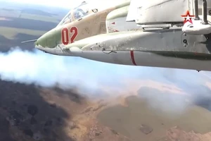 Ảnh cắt từ video Nga thử nghiệm phiên bản hiện đại nhất của Su-25. Ảnh: ZVEZDA