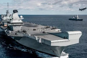Tàu sân bay HMS Queen Elizabeth của Anh.