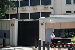 Vào lúc 10 giờ sáng 27-7, lãnh sự quán Mỹ ở Thành Đô đã đóng cửa theo yêu cầu của phía Trung Quốc. 