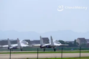 Hai tiêm kích Trung Quốc thuộc Chiến khu Đông bộ của PLA cất cánh từ sân bay quân sự ở tỉnh Chiết Giang để tham gia đợt bay huấn luyện gần đây.