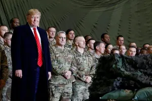 Ông Trump dọa đáp trả mạnh Nga, Iran treo thưởng giết lính Mỹ