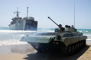 Mỹ rút UAV khỏi khu vực Iran tập trận gần eo biển Hormuz