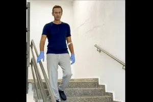 Ông Navalny đăng ảnh đi cầu thang, kể về quá trình hồi phục