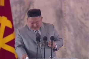 Ông Kim rơi nước mắt tại lễ duyệt binh: 'Tôi thật sự xin lỗi'