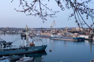 Ukraine lệnh bắt giữ 50 tàu đi vào bán đảo Crimea