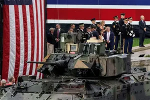 Rộ tin Lầu Năm Góc tạm dừng họp chuyển giao với phía ông Biden