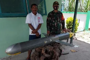 Ngư dân Indonesia tìm thấy thiết bị bí ẩn giống UUV Trung Quốc