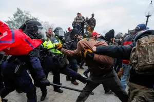 Bạo loạn ở Mỹ: Trung Quốc mỉa mai, Nga-Iran lên tiếng