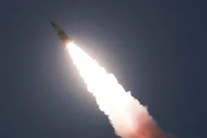 Triều Tiên thử 2 tên lửa mới, ông Biden dọa đáp trả đích đáng