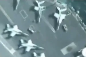 UAV Iran quay cận cảnh tàu sân bay Mỹ ở Vịnh Persian