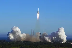 Mỹ nói về khả năng bắn hạ tên lửa đang rơi của Trung Quốc