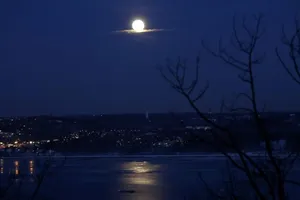 Nhà khoa học nghi UFO xuất hiện ở Mỹ là UAV của Nga, TQ