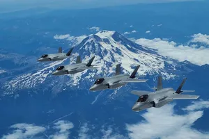 'Tia chớp' F-35 có đấu lại 'Chim ăn thịt' F-22?