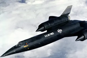 Vì sao phải kết hôn mới được lái máy bay tuyệt mật nhanh nhất của CIA?